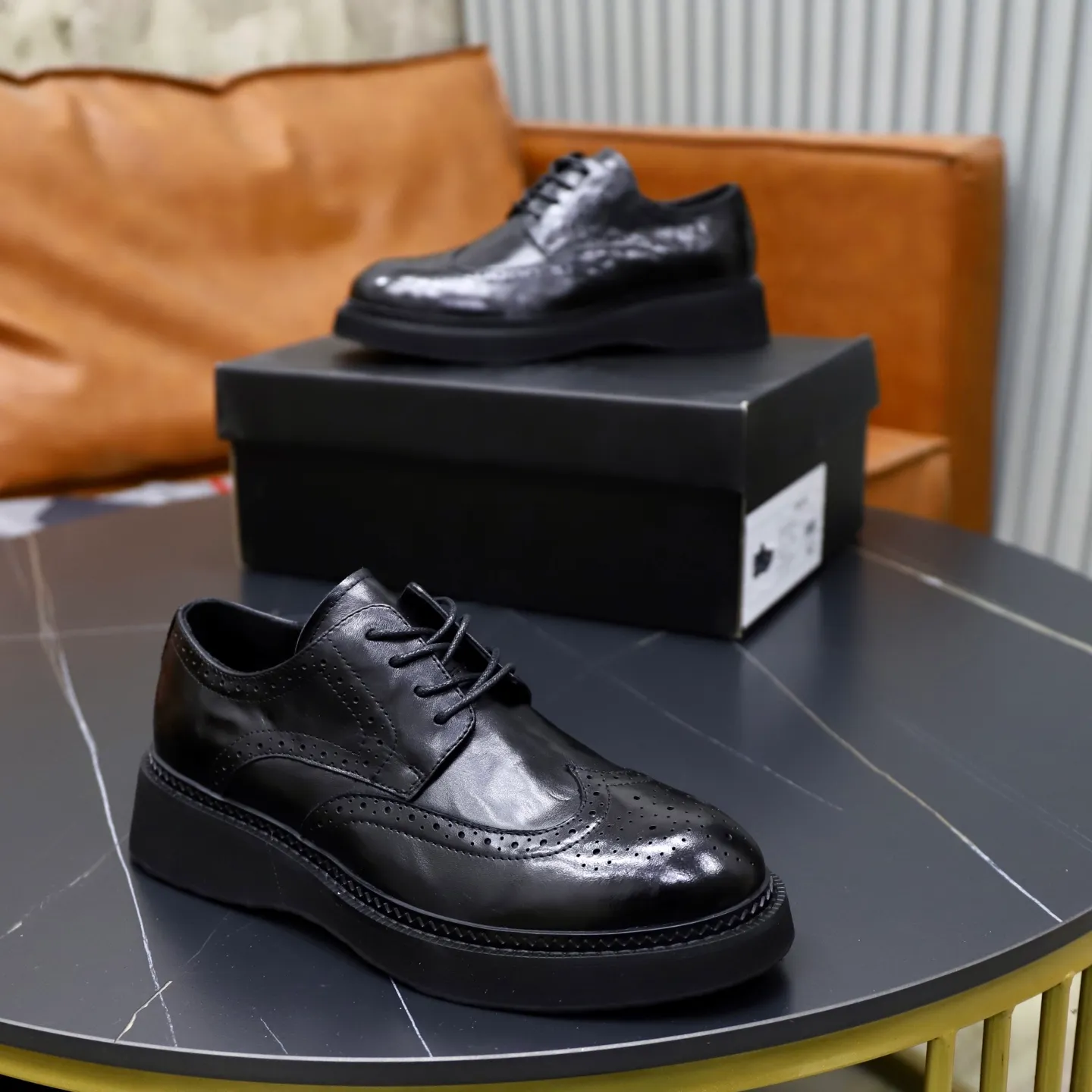 Ex-factory price: 640💰🙅‍♂️🙅‍♂️🙅‍♂️Cowhide Brand: PRADA Standard code: 38-44 (45 customized) Grade: Same as the official website Material: Original high-grade cowhide surface, cowhide lining, non-slip, soft and wear-resistant outsole Style category: Men's fashionable casual boots, distinguished luxury brand elements, top luxury Color: actual picture color